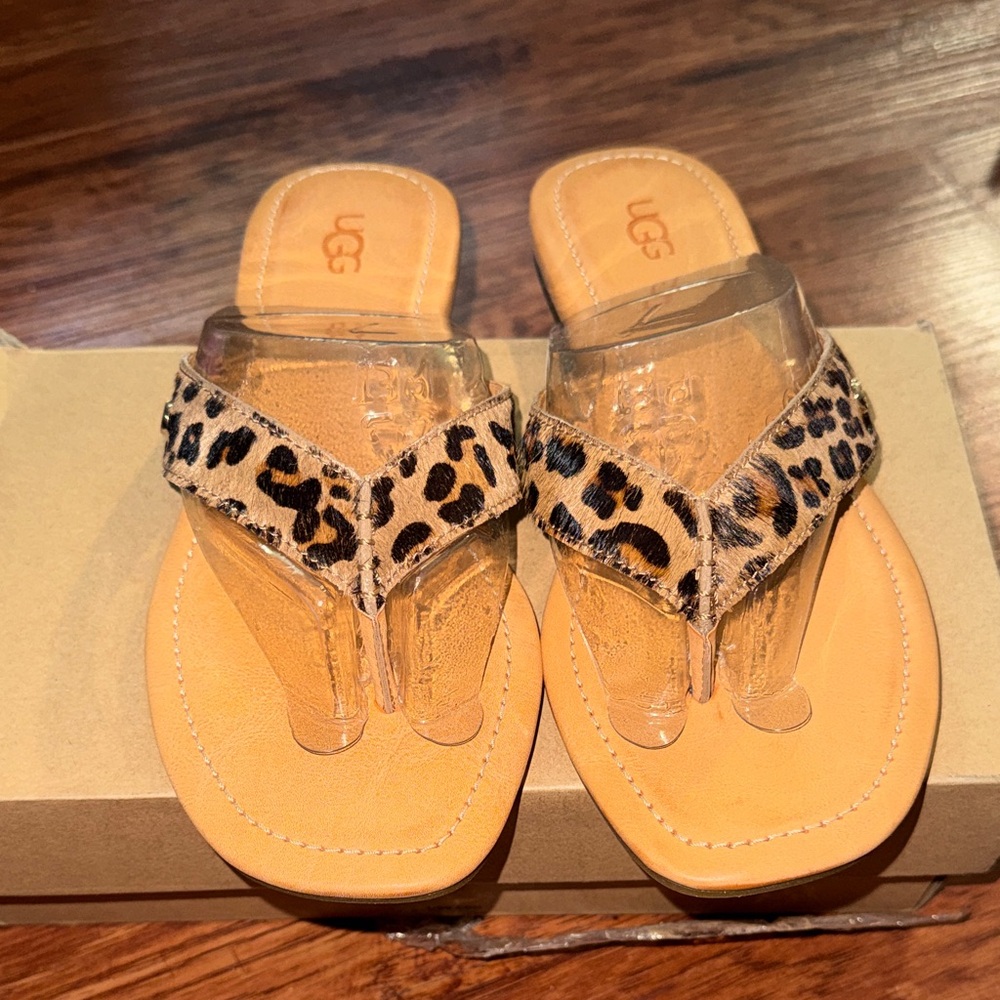UGG Leopard Print Thong Sandals - Tan Footbed - Picture 2 of 4